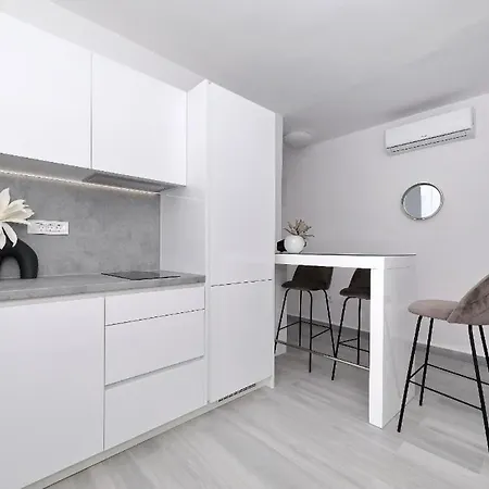 Silver Stars Apartment *